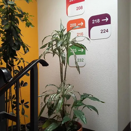 Unisotel Ex F1 Szálloda